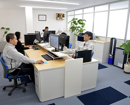 八千代重量株式会社本社の作業風景